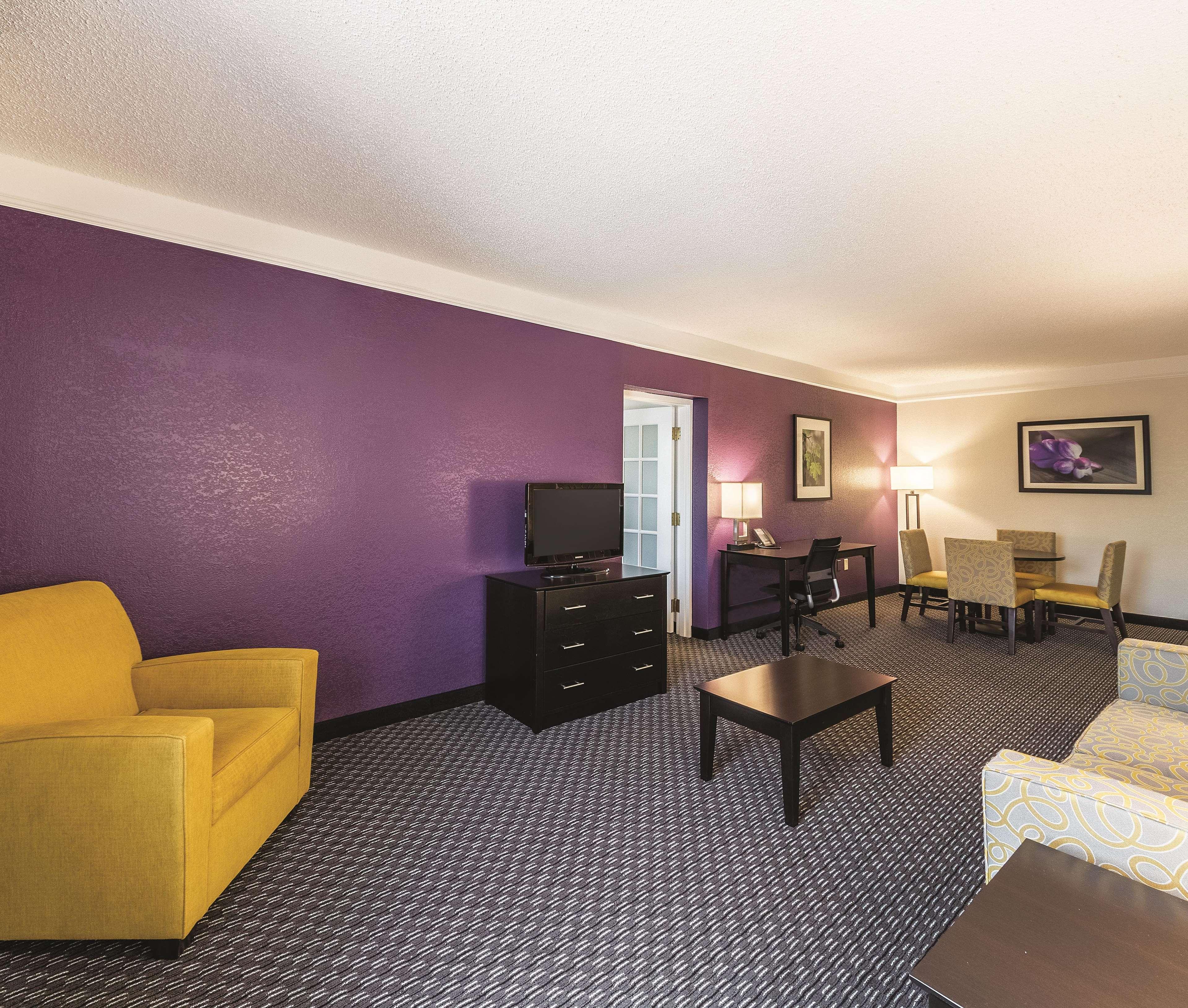 La Quinta Inn & Suites By Wyndham San Antonio Downtown Extérieur photo
